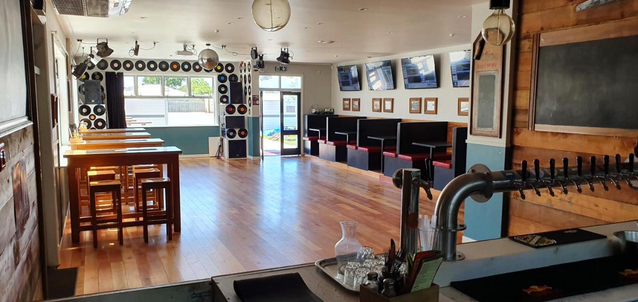Hotel Motueka Backpackers, Loud Live Music Friday Saturday Nights Buitenkant foto